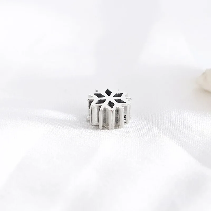 

Genuine 925 Sterling Silver Charm Polished Snowflake Charm Beads Fit Women pan Bracelet & Necklace Jewelry