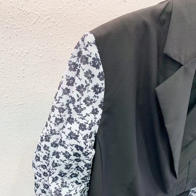 

TWOTWINSTYLE Korean Patchwork Blazer For Women Notched Long Sleeve Casual Loose Short Blazers Female 2021 Spring Fashion Stylish