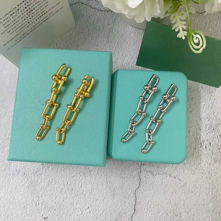 

2020 New U earring earrings hip-hop metal wind European and American high-grade air earrings