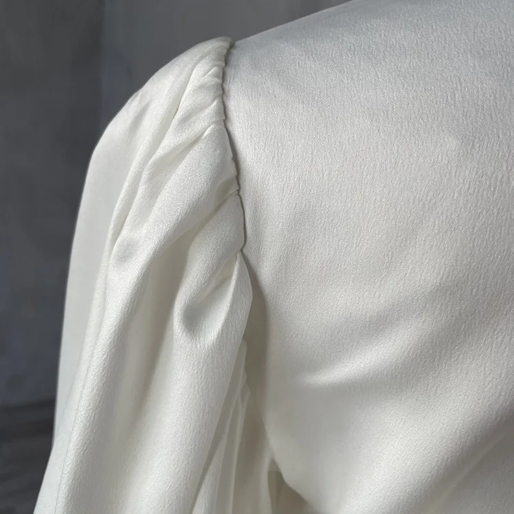 

DEAT Women White Beading Folds Manual Blouse New Turtleneck Long Flare Sleeve Slim Fit Shirt Fashion Tide Summer 2021 7D0798