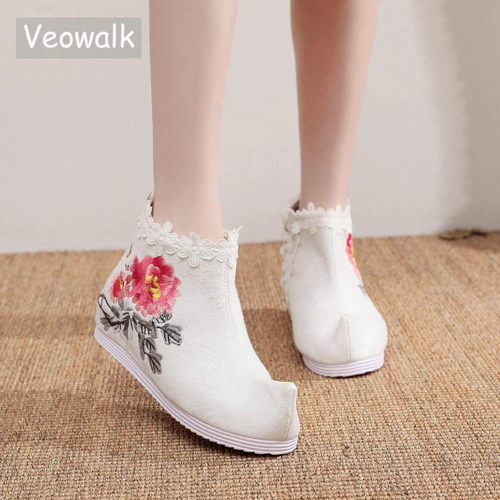 

Veowalk Lace Edged Autumn Women White Jacquard Flat Ankle Boots Comfortable Non-Slippery Ladies Booties Chinese Embroidery Shoes