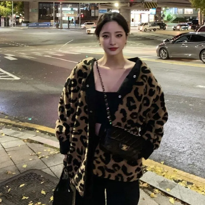 

South Korea East Gate autumn winter 2020 leopard print lamb wool thickened with cotton minority design feeling