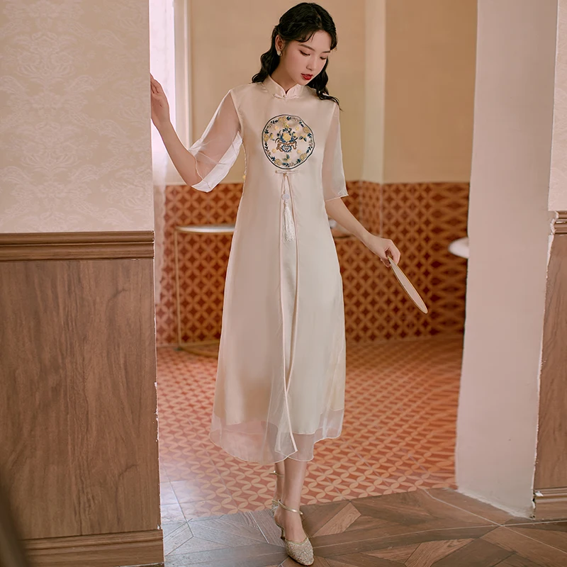 

Spot to film the tide of new embroidery qipao young erosion bone elegant girl brim after old Shanghai