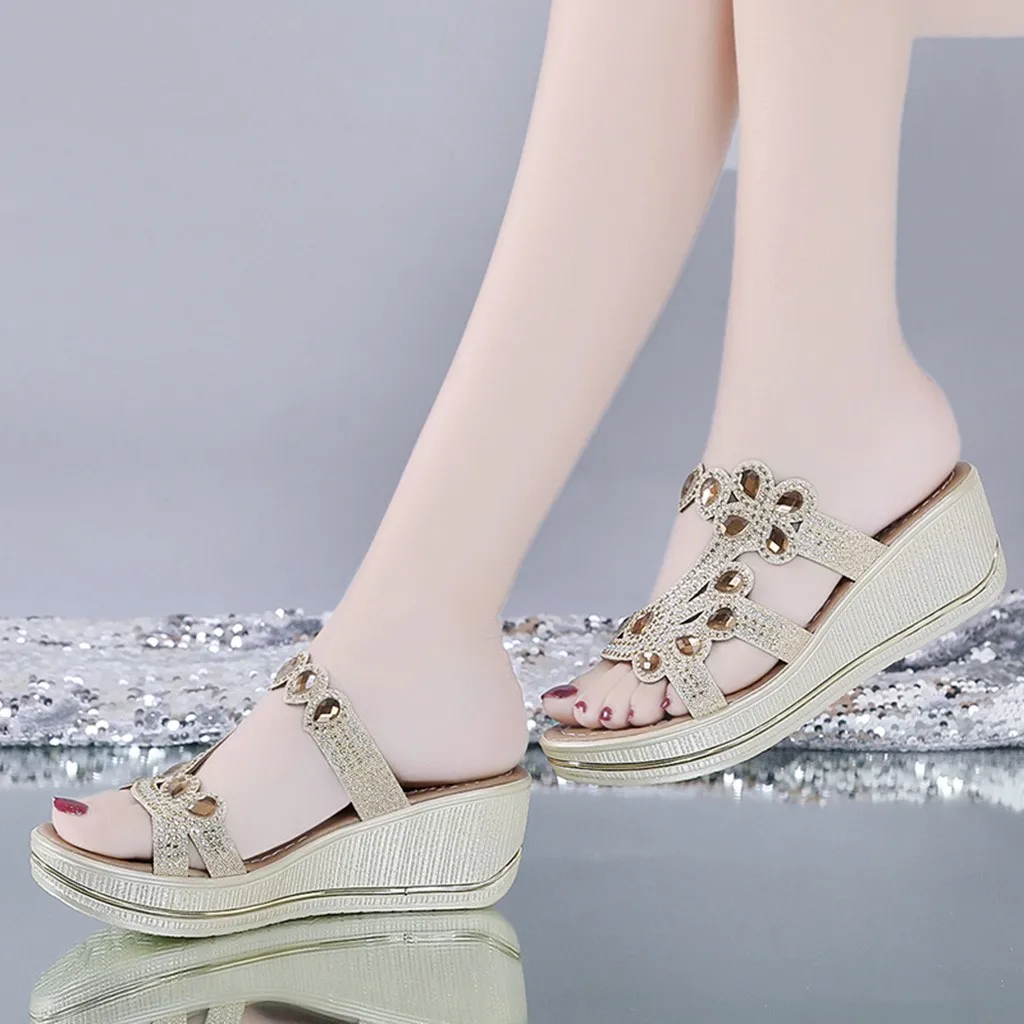 Женские босоножки на танкетке стразы модные тренды водонепроницаемые богемные