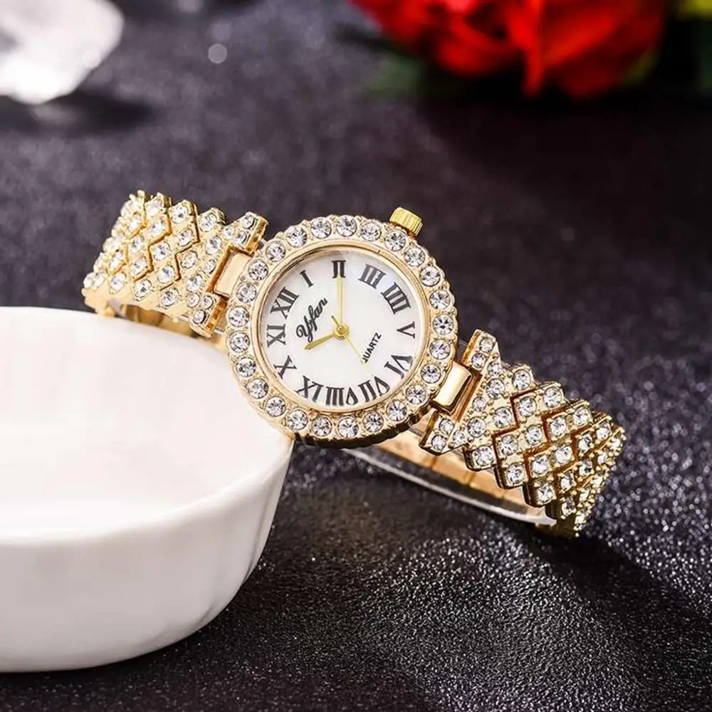 

Luxury Gold Bracelet Stainless Steel Belt Quartz Clock Watches For Women Fashion Rhinestone Gold Ladies Wristwatch Number Dial