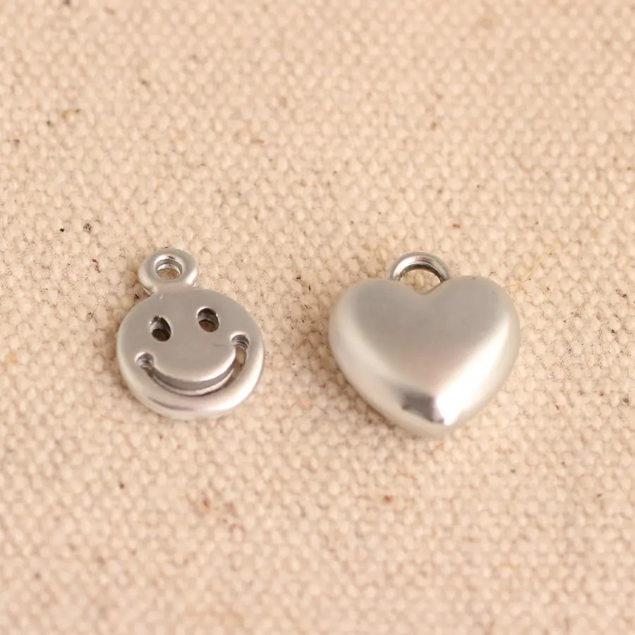 Подвеска из металлического сплава в форме сердца золотистого и серебристого