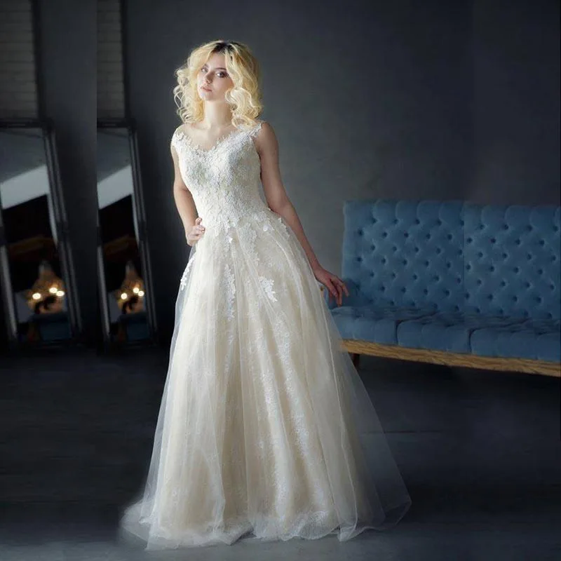 

Latest Vintage Off White Lace Sleeveless Bridal Wedding Dresses Illusion O Neck See Through Buttons Back Wedding Gowns for Bride