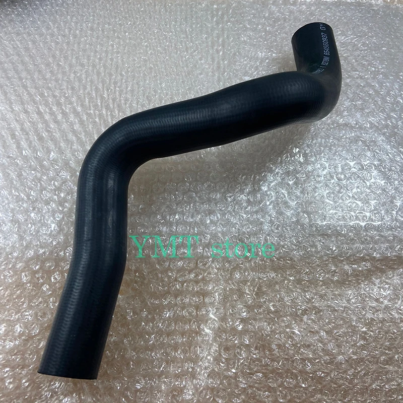 Один комплект впускного шланга охлаждающей жидкости двигателя и выпускного №: