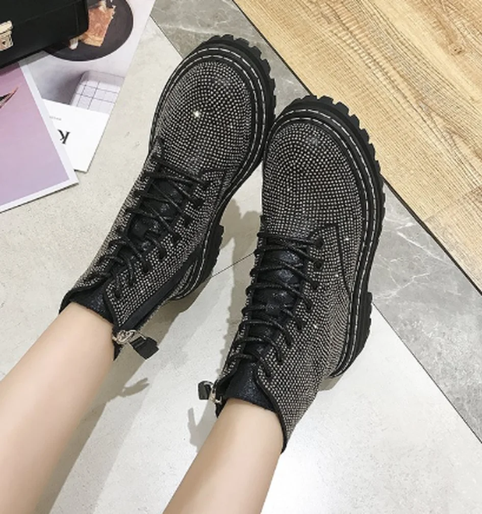 Женские зимние сапоги мартенс платформа Модная обувь на платформе стразы