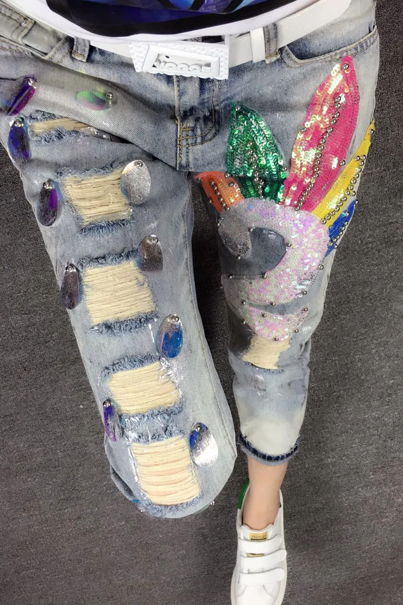 

2021 Spring Summer European Ladies Jeans New Cropped Loose Slimming Denim Pants Beaded Ripped Sequins Women Pencil Trousers