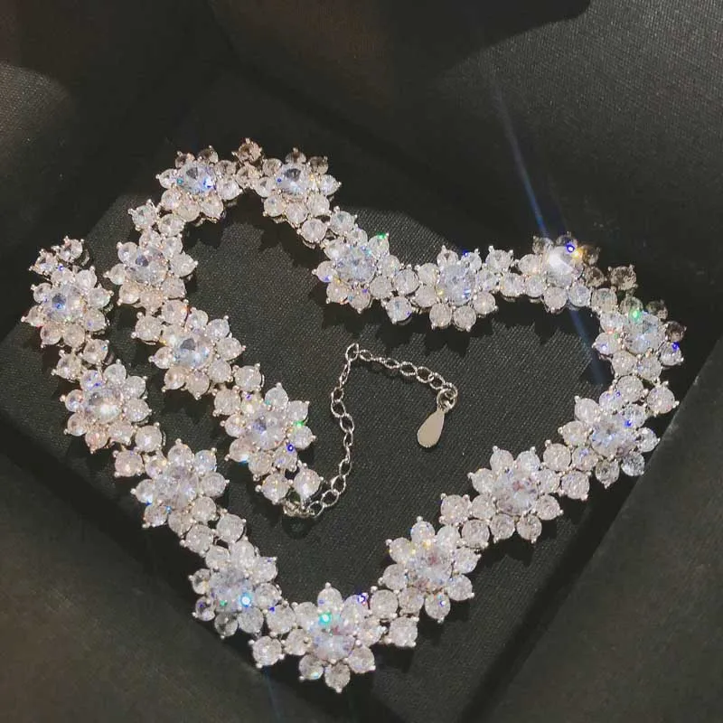 

Luxury Flower Pendant Necklace Full Inaly Dazzling Crystal Zircon Korean Style Exquisite Jewelry Women's Wedding Engagement Gift
