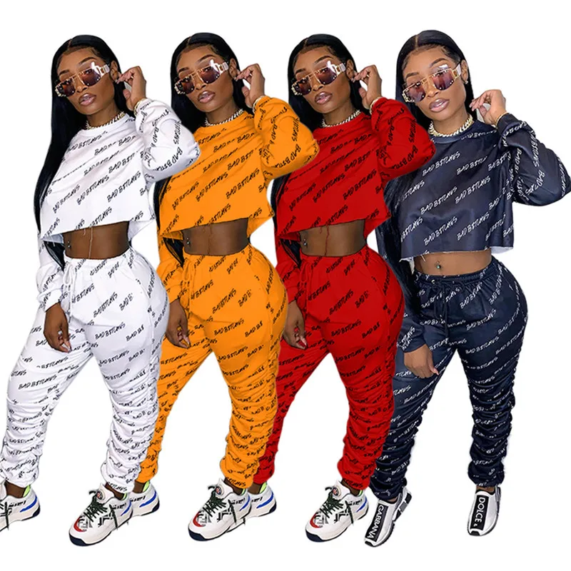 

Спортивный костюм женский из двух предметов, укороченная футболка с круглым вырезом и длинными рукавами, с надписью и штаны, повседневный к...