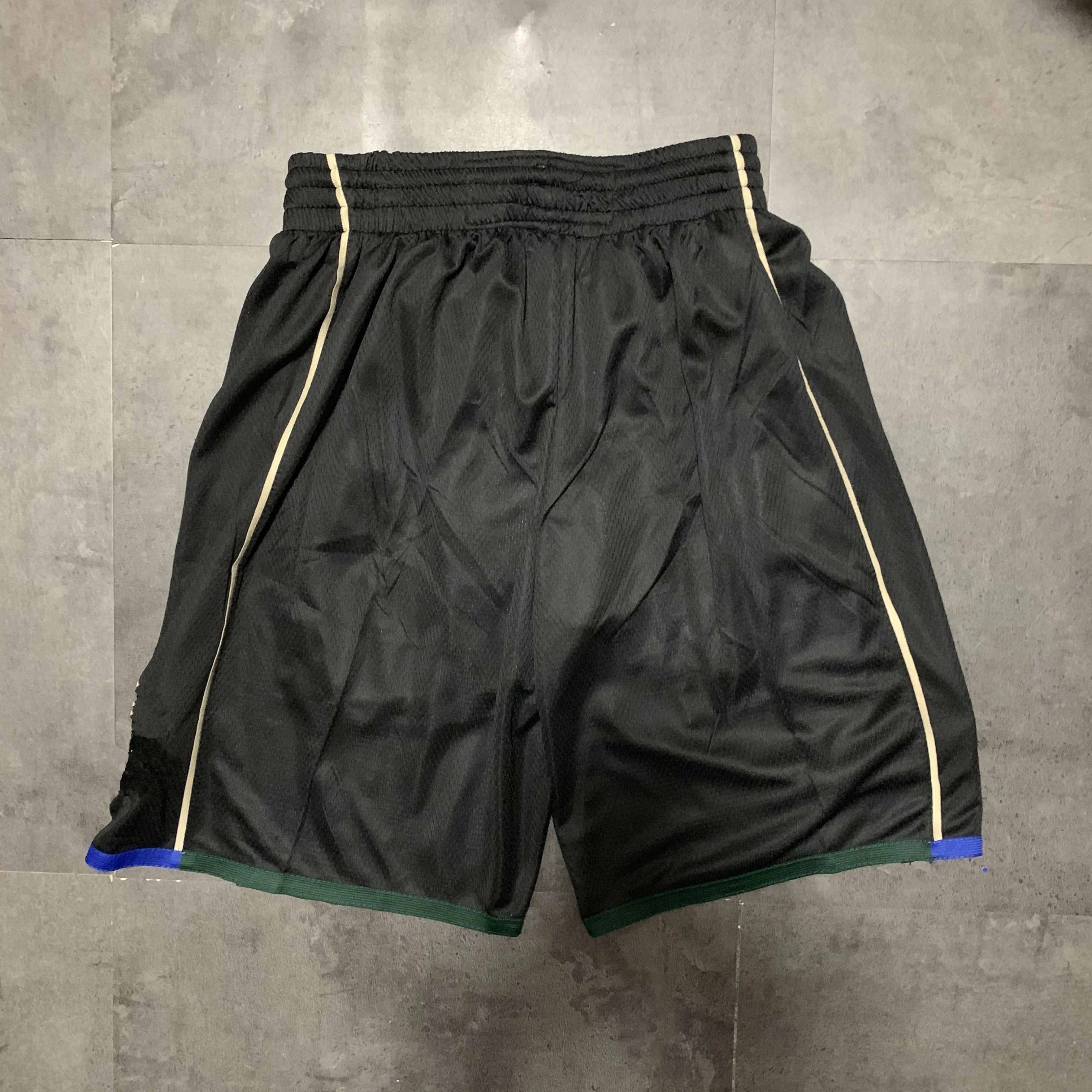 

Milwaukee High qulality adults basketball shorts Cotton embroidery version with logo