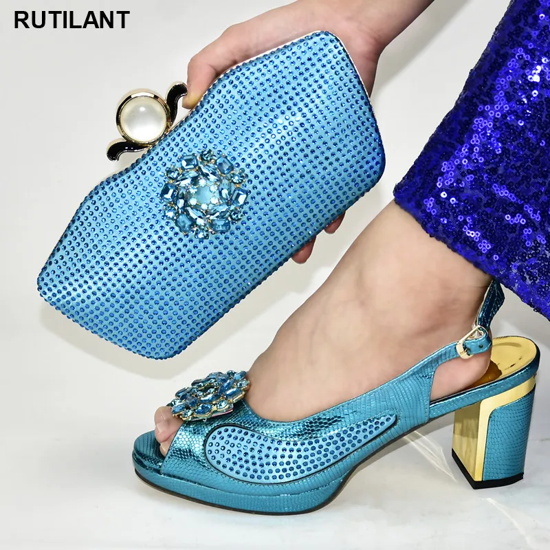 Комплект из обуви и сумки небесно голубого цвета на каблуке комплект в