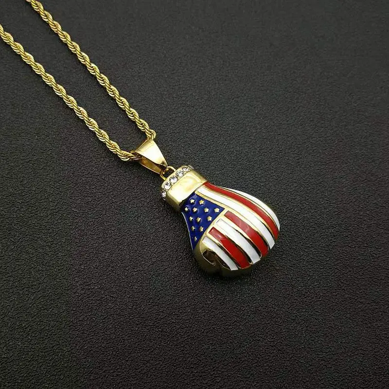 

Ожерелье с кулоном в стиле хип-хоп мужское, кулон в виде боксерских перчаток с американским флагом, цепь из нержавеющей стали золотого цвета...