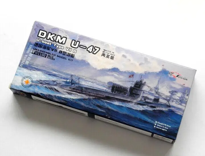 Flyhawk FH1100 1/700 DKM U-47 submarine U-boat Type VII B - Scale model Kit