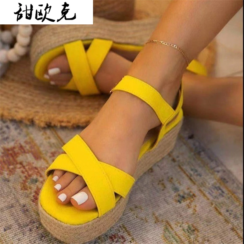 

2021 New Women's Sandals Summer Retro Slope Heel Buckle Fashion Casual Women's Shoes Thick-soled Sandals Beach Women's Sandals