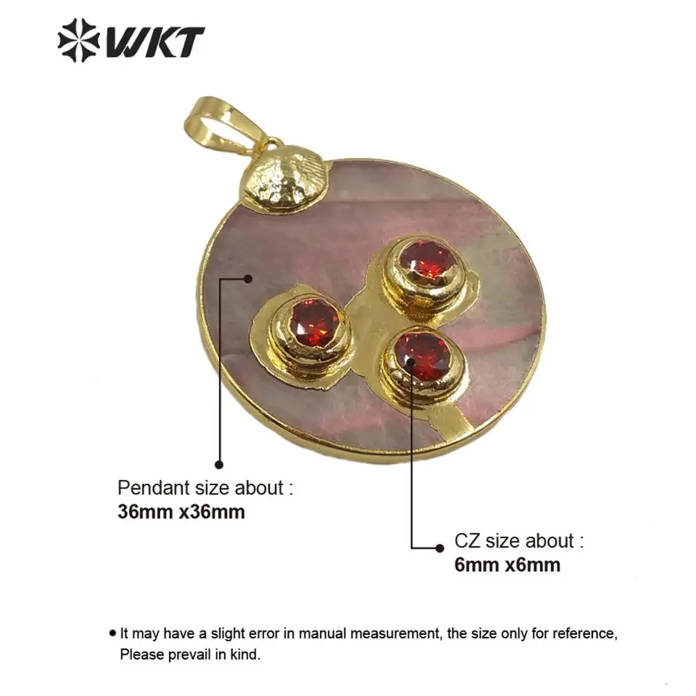 

WT-JP204 Amazing new charm design round shell natural pink shell with cz charm pendant in 36mm for jewelry necklace pendants