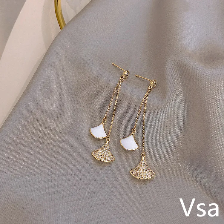 Серьги-кисточки в форме веера инкрустированные иглой | Украшения и аксессуары