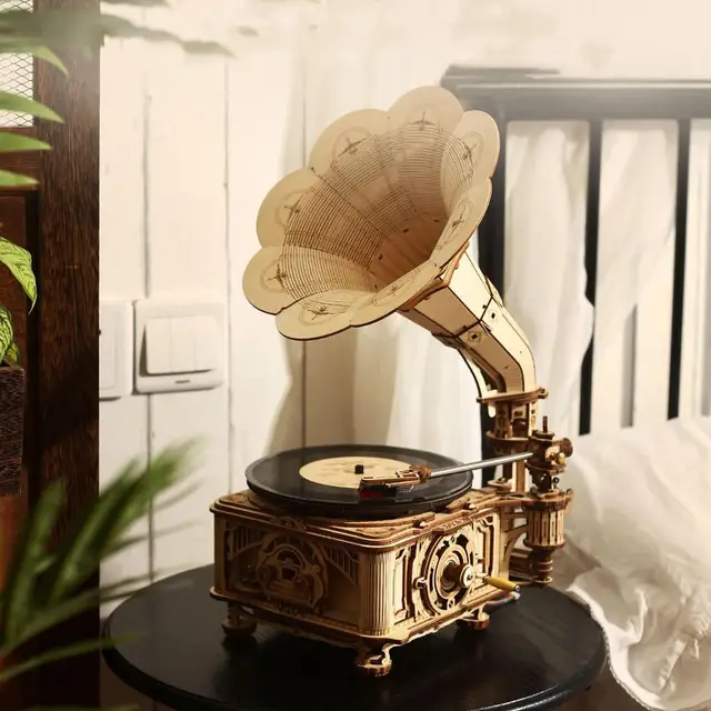 Classic Gramophone with Music - Wooden Model - Building Kits 2