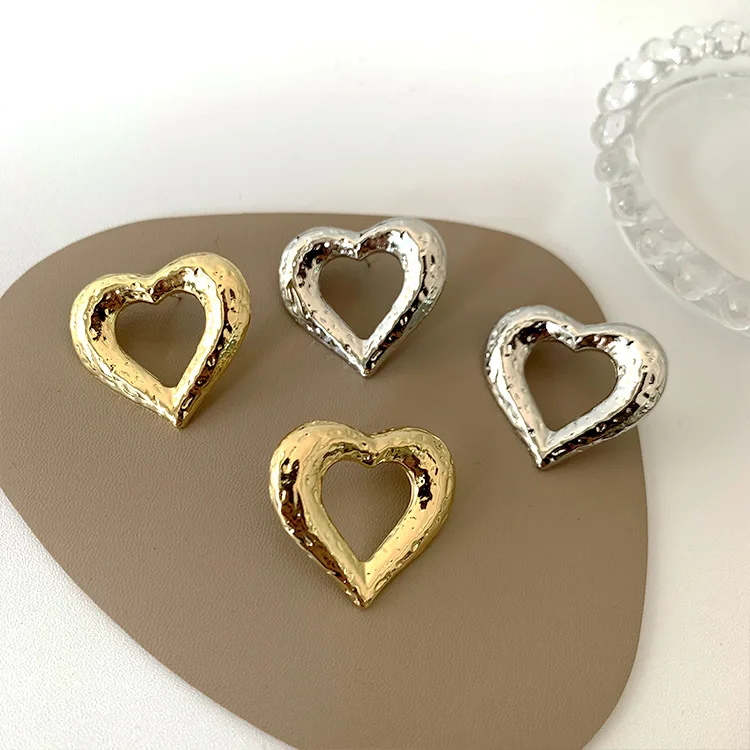 

925 Silver Needle Korean Ins Metal Hollow Love Earrings Retro Personality Minimalist Temperament Peach Heart Earrings for Women
