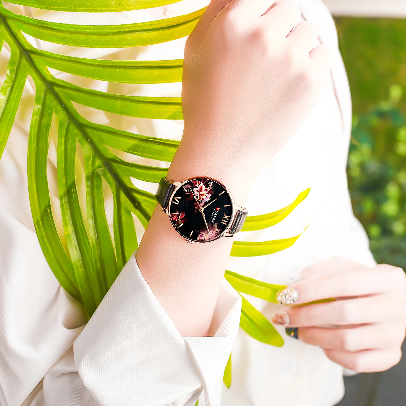 

CURREN Women Quartz Watches Elegant Charming Wristwatch for Ladies Stianless Steel Mesh Band Flower Clock Female