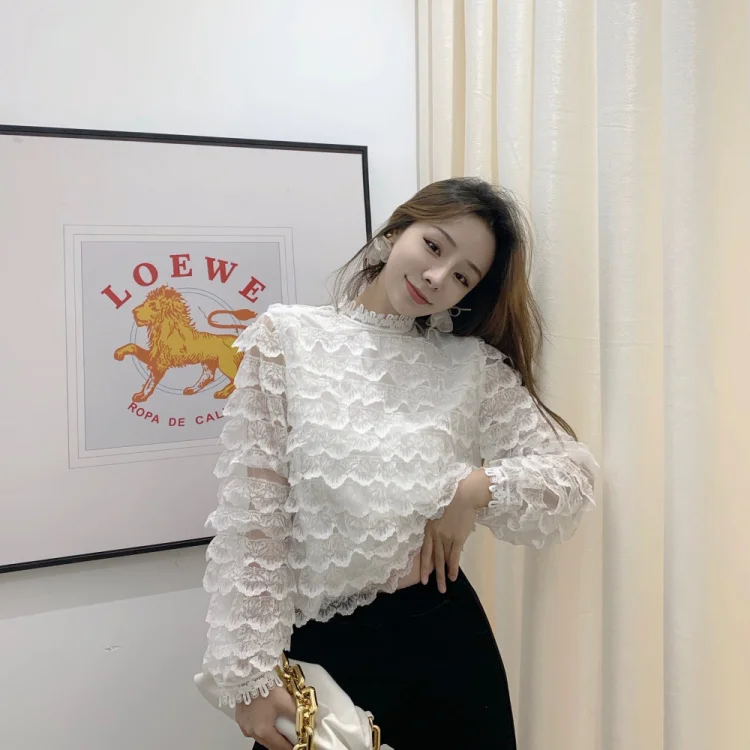 

Blouse Shirts 2021 spring Hollow top Lace Ruffle Up Shirt Vintage Blouse Women White Long Sleeves Female Loose Women Shirt 341E