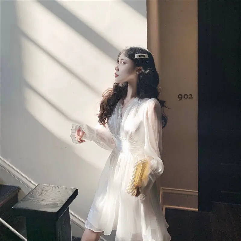 

Chaoxian Korean dress with V-neck temperament and thin waist