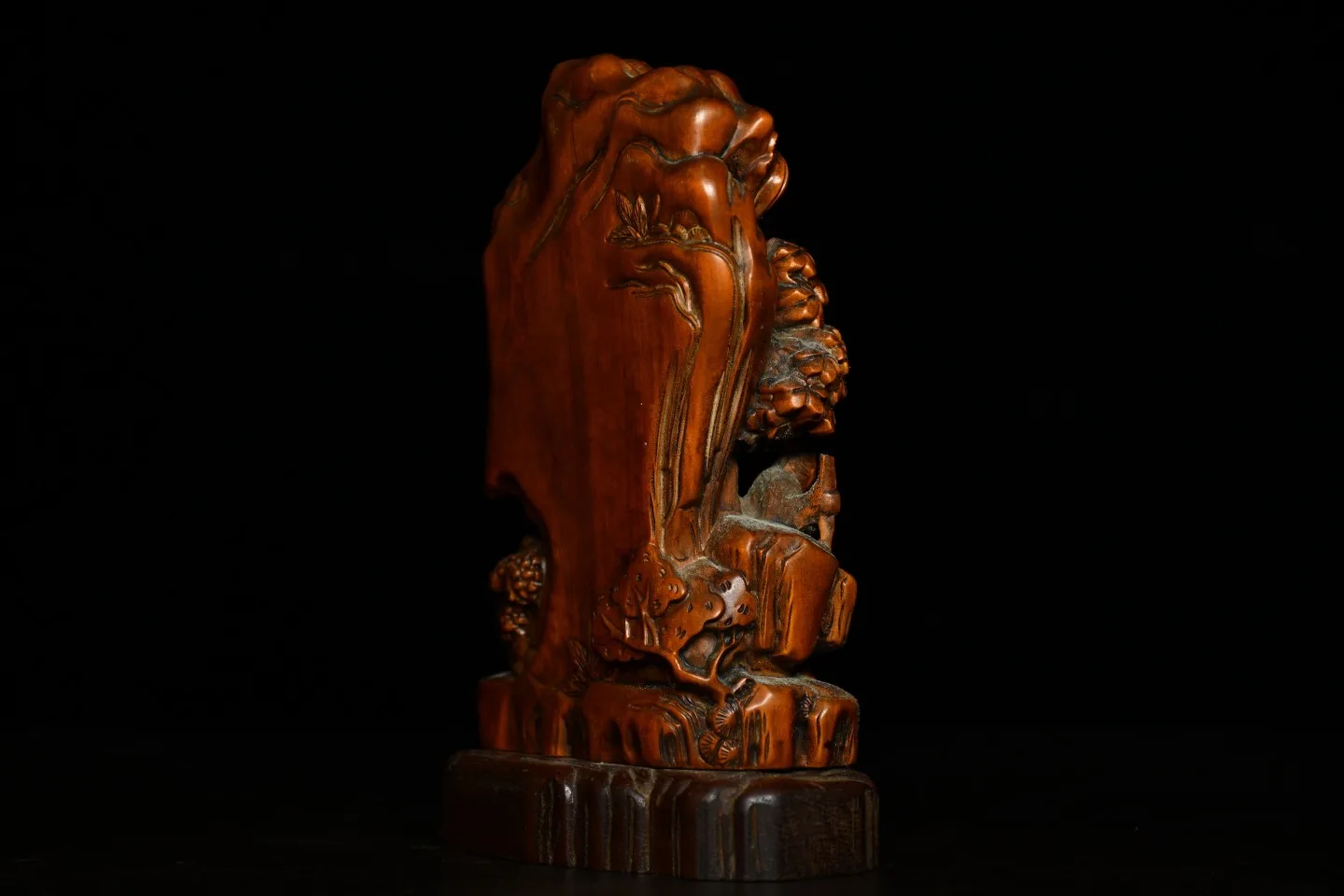 

6" China Lucky Seikos Boxwood Person with both ability and political integrity statue make a sightseeing tour Woodcarving
