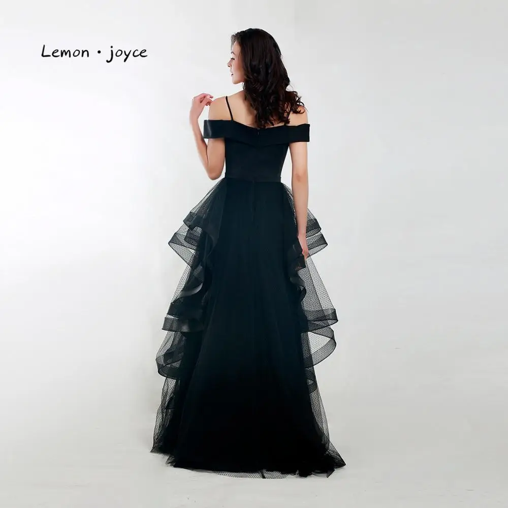 Женское длинное вечернее платье Lemon joyce черное простое с открытыми плечами