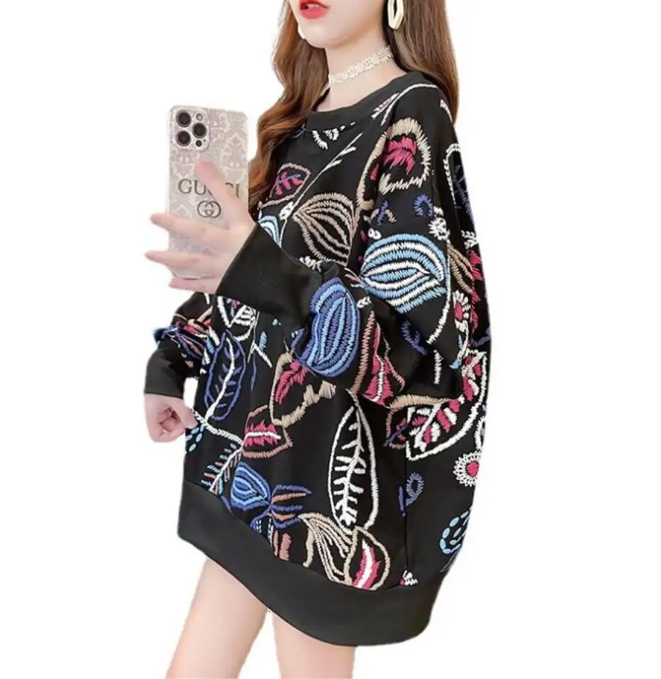 

Новые женские свободные свитера с вышивкой и высоким воротником