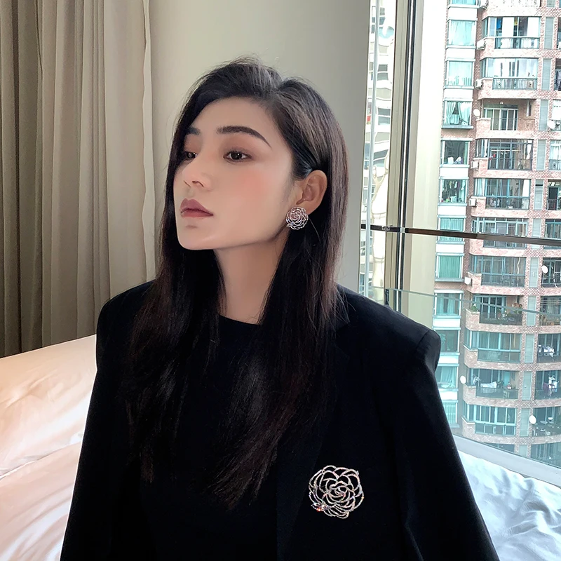

Original designer heavy-duty high-grade full-drill camellia earrings with brooch