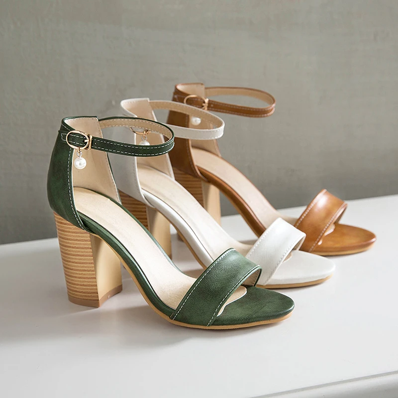 Женские босоножки с ремешком на щиколотке толстом каблуке пряжкой открытым