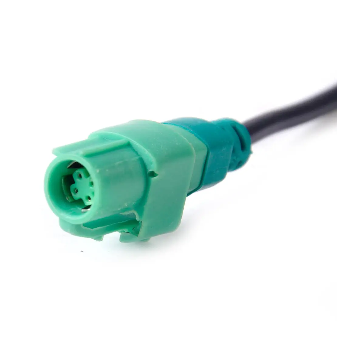 Автомобиль на обоих концах для подключения внешних устройств к автомагнитоле с