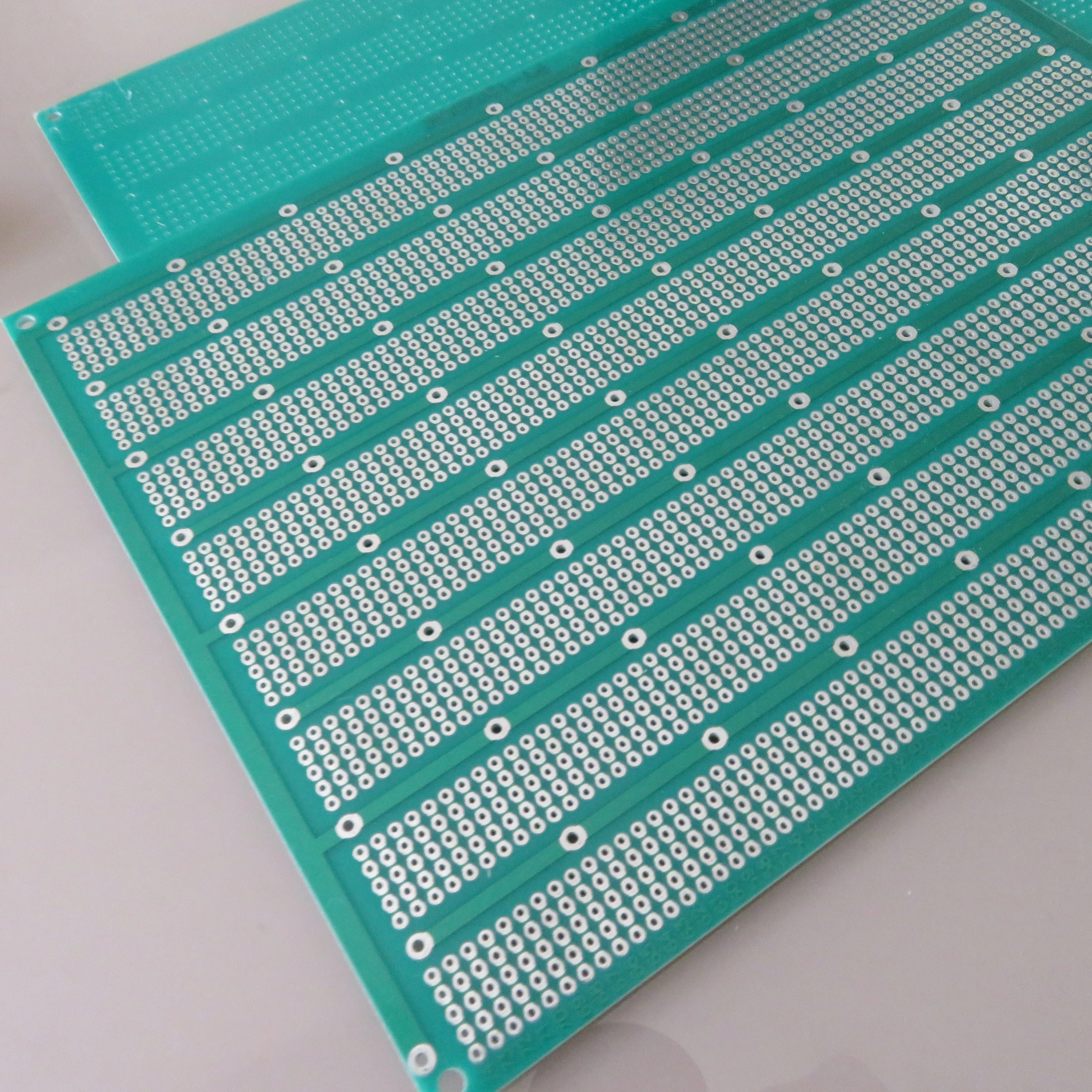2 шт. 15x20 см 5er совместные отверстия Stripboard Veroboard прототип Fr4 Противоскользящий