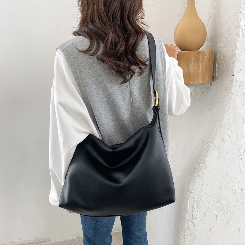 

2021 New Women's Bag Messenger Large Bag Large Capacity One-shoulder Armpit Bag Soft Leather Bag Female Tote Bag Luxury Bags