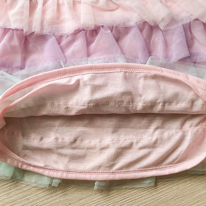 Детское платье с ярким графическим принтом и оборками в несколько рядов | Детская