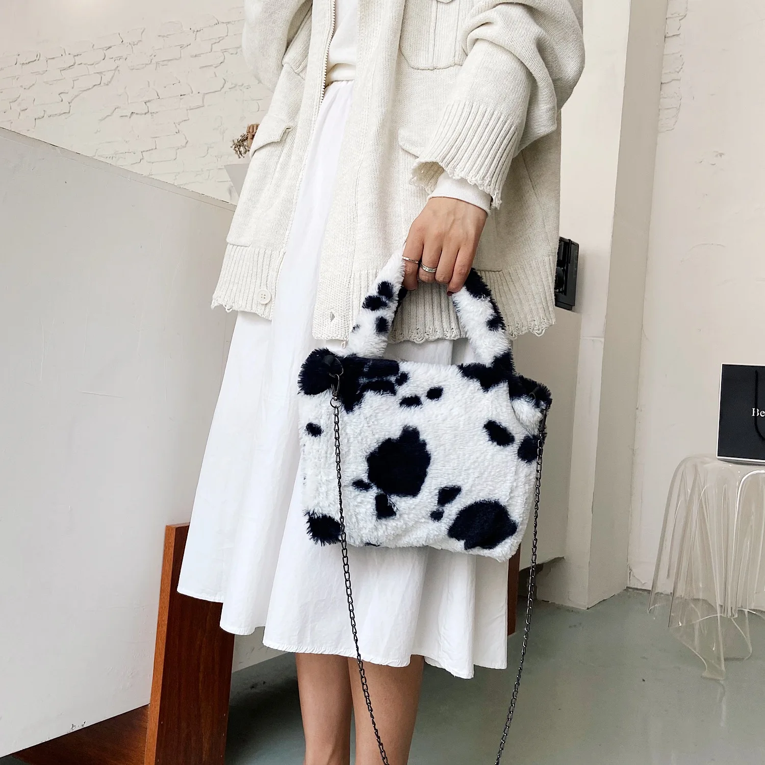 Сумка-тоут женская с принтом молочной коровы мягкая теплая большая