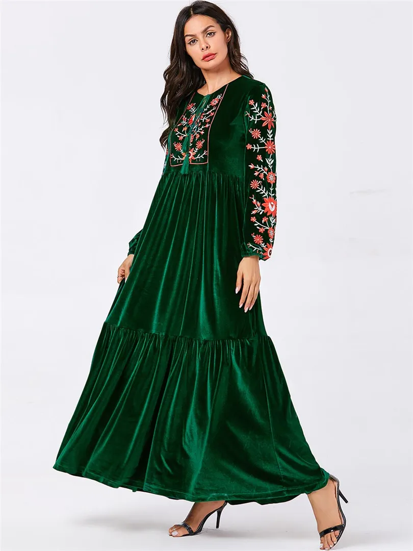 Мусульманское женское платье с длинными рукавами бархатное вышивкой в Дубае
