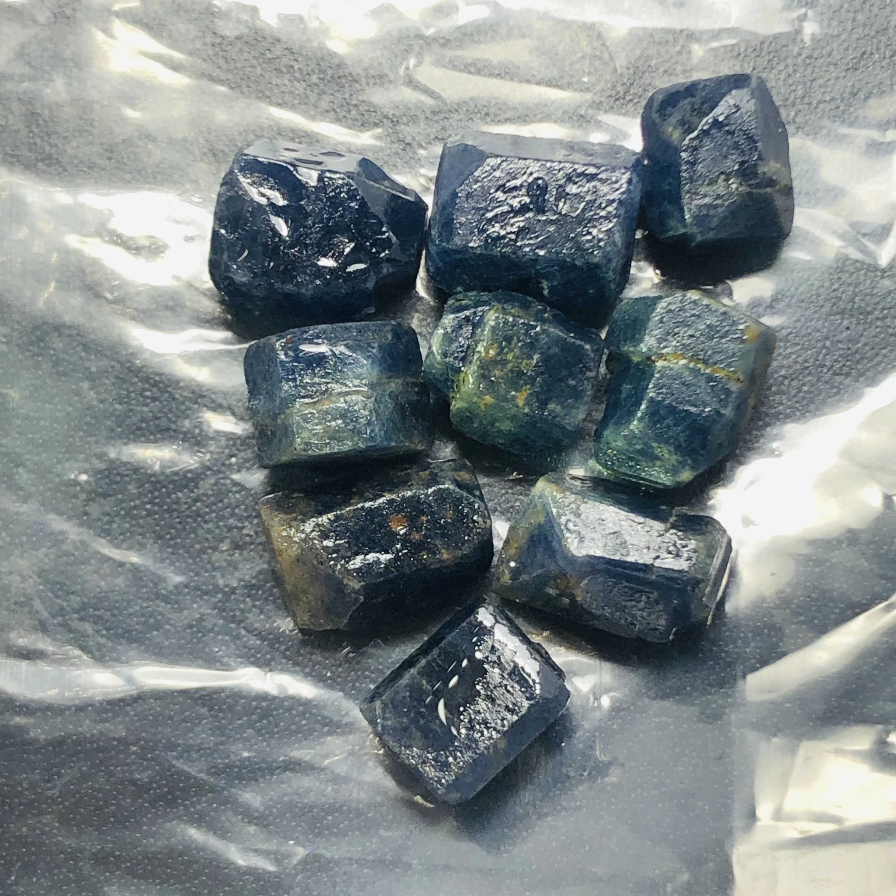 Натуральные высококачественные натуральные камни и минералы голубой корунд