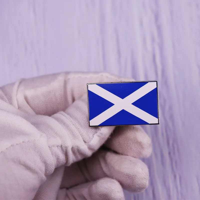 Значок на лацкан в виде креста Святого эндроза с эмалью и шотландским флагом