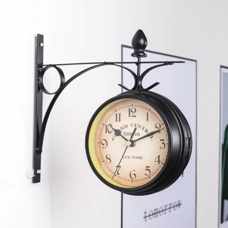 Outdoor Wall Clock Hanging Retro Double Sided Battery Powered Metal Mount Vintage Garden Coffee Bar Decoration Home Decoration