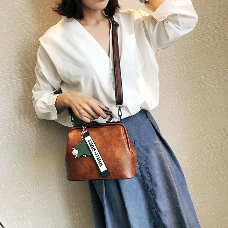 Женская сумка женская через плечо с подвеской в виде звезды кисточками и