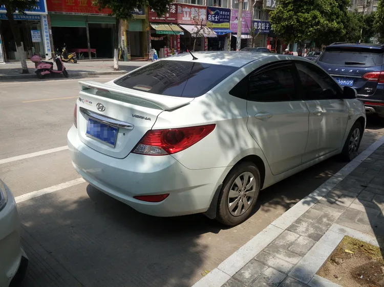 Для Hyundai Verna спойлер со светодиодным светильник ABS Материал заднее крыло