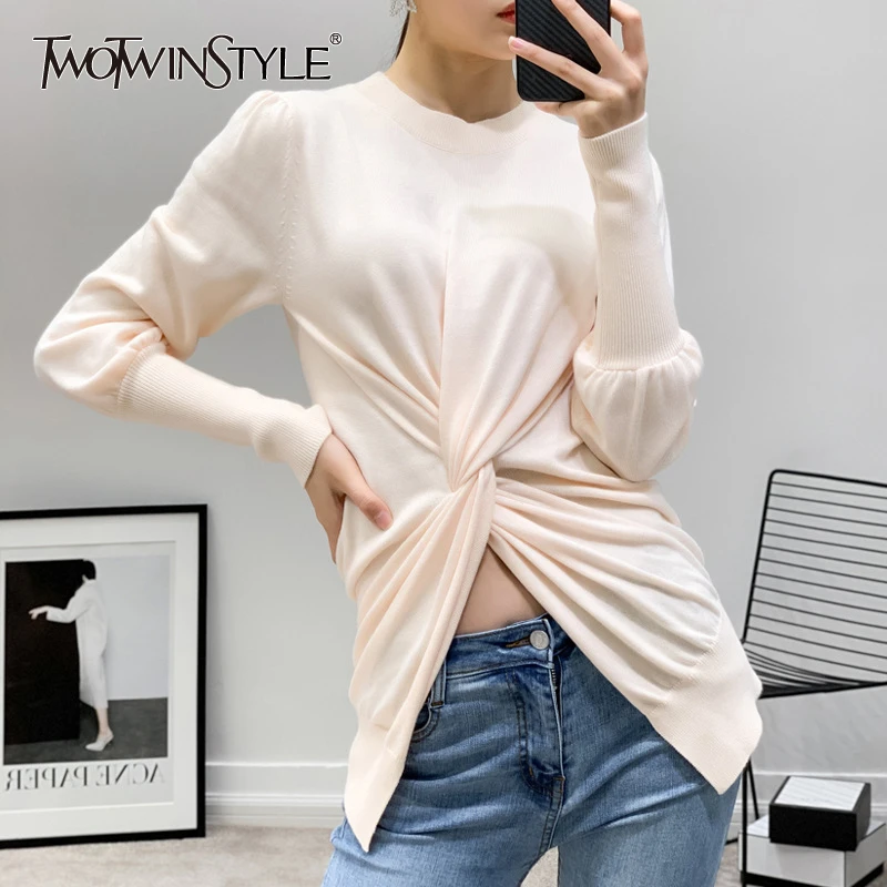 Женский трикотажный свитер TWOTWINSTYLE с О-образным вырезом рукавами-фонариками