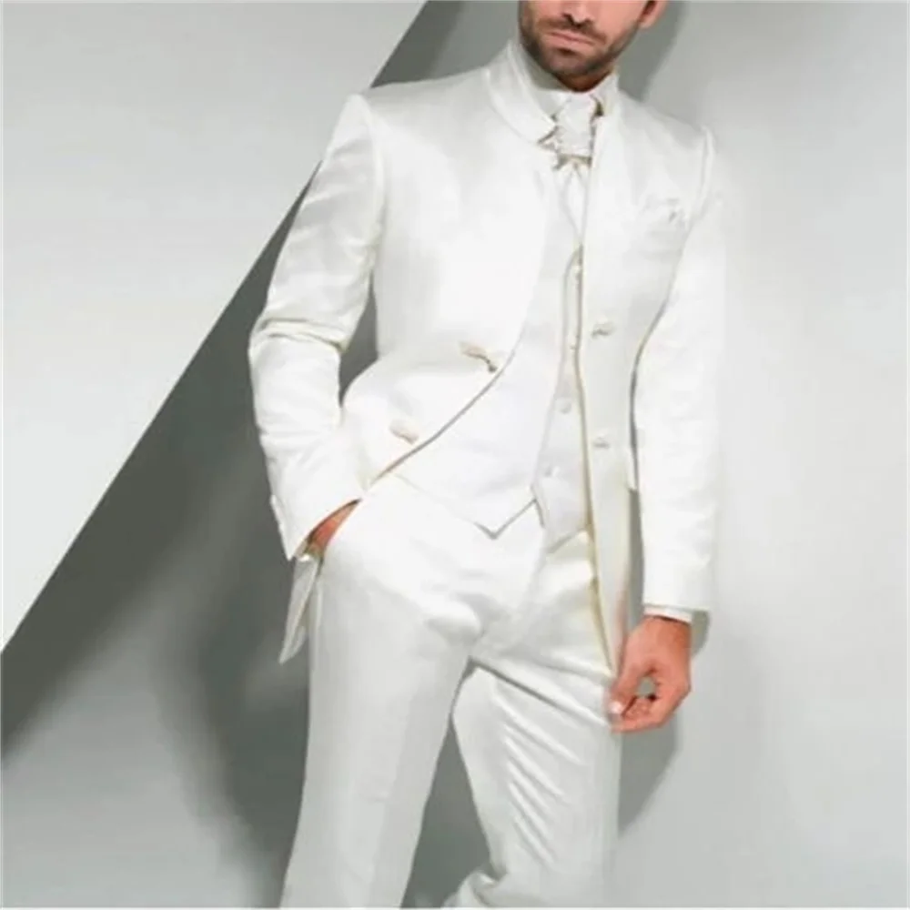 

Новинка 2021, высококачественный индивидуальный белый мужской костюм-смокинг с воротником-стойкой, комплект из трех предметов (пиджак + брюки...