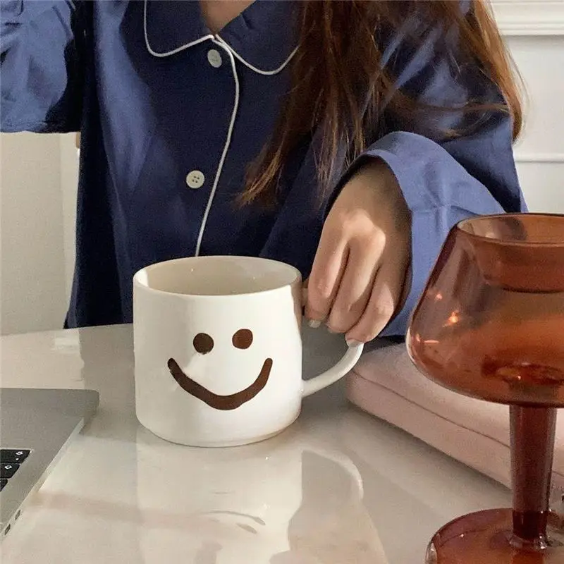 Ins система исцеления простой стиль кофейный цвет смайлики кружки керамические
