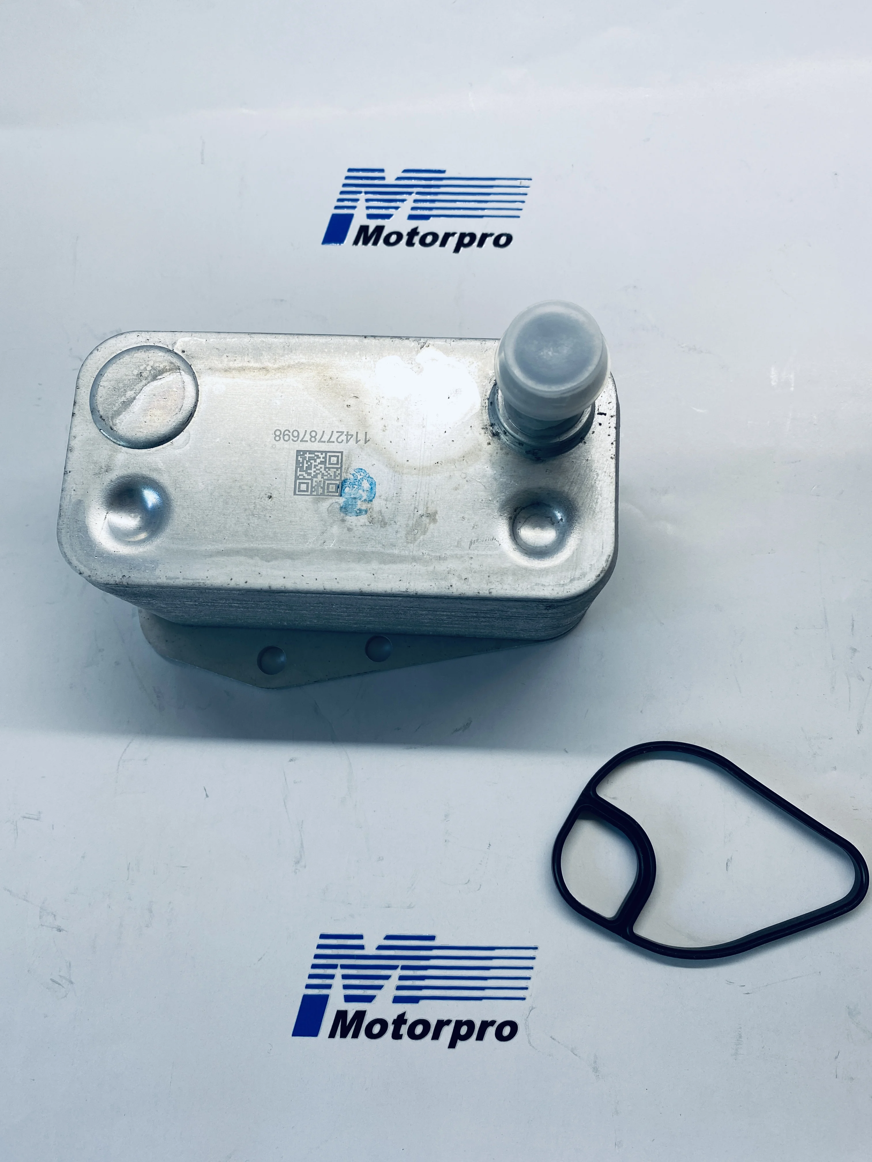 

Engine Oil Cooler for BMW E90 3 Series OE 11427787698 / 5989070102-MOTORPRO