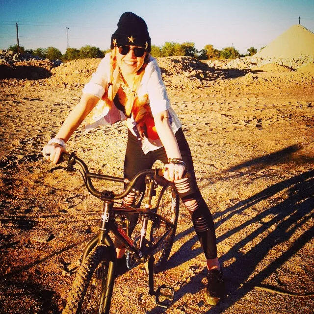 Леггинсы женские с разрезом в готическом стиле летние брюки рваные | Женская