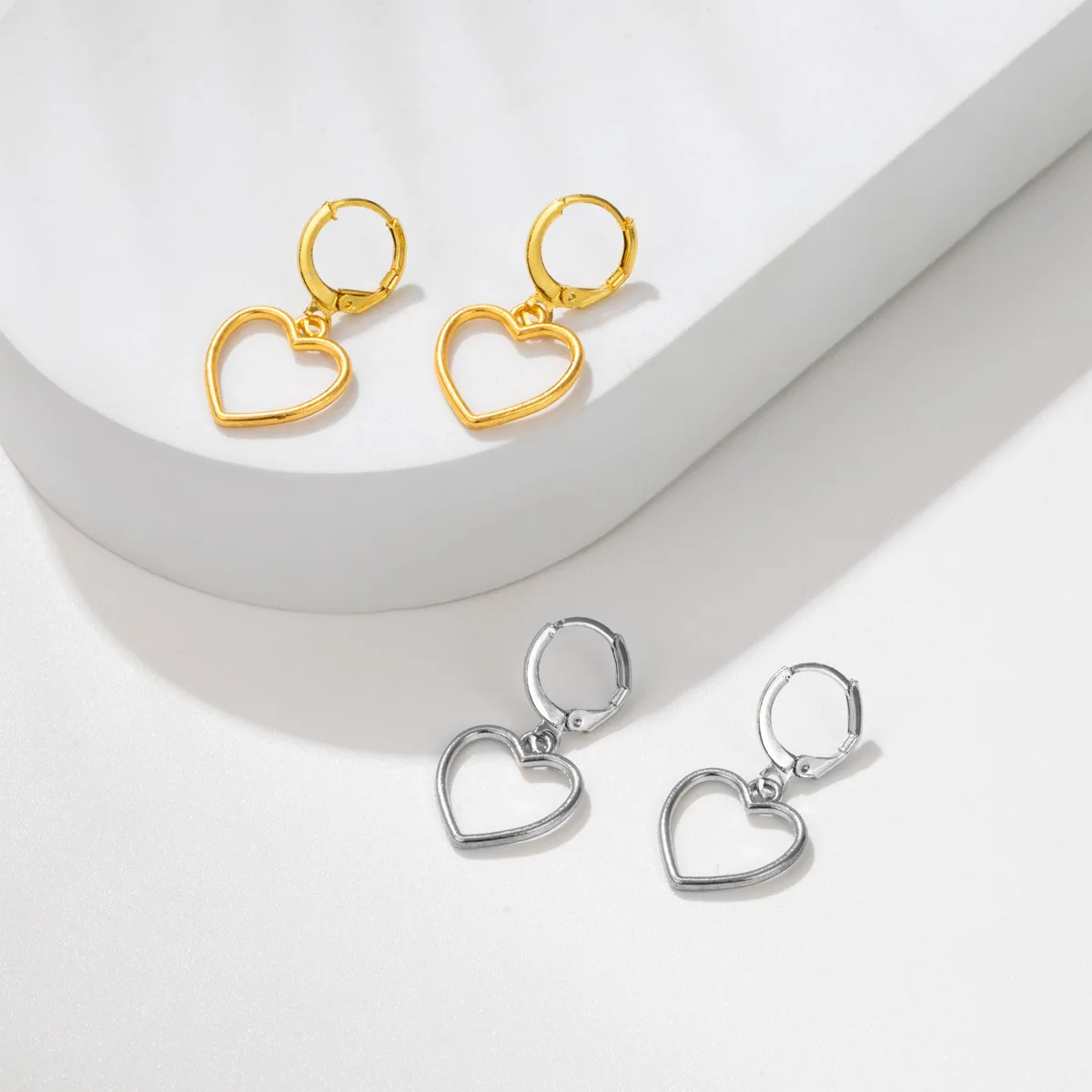 

Korean Simple Geometric Star Earrings Are Used for Women Fashion Love Piercing Earrings Party Gift Wholesale